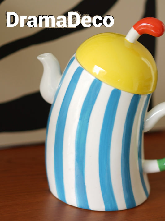 Cross-Armed Water Kettle