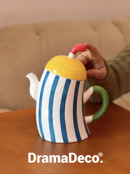 Cross-Armed Water Kettle