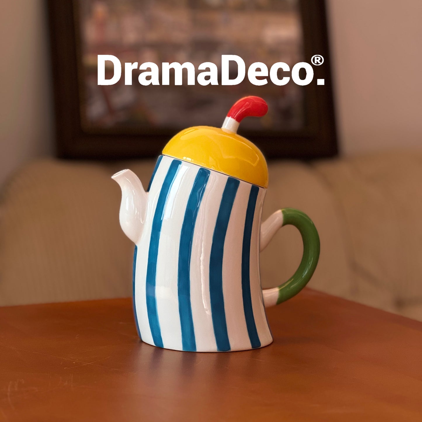 Cross-Armed Water Kettle